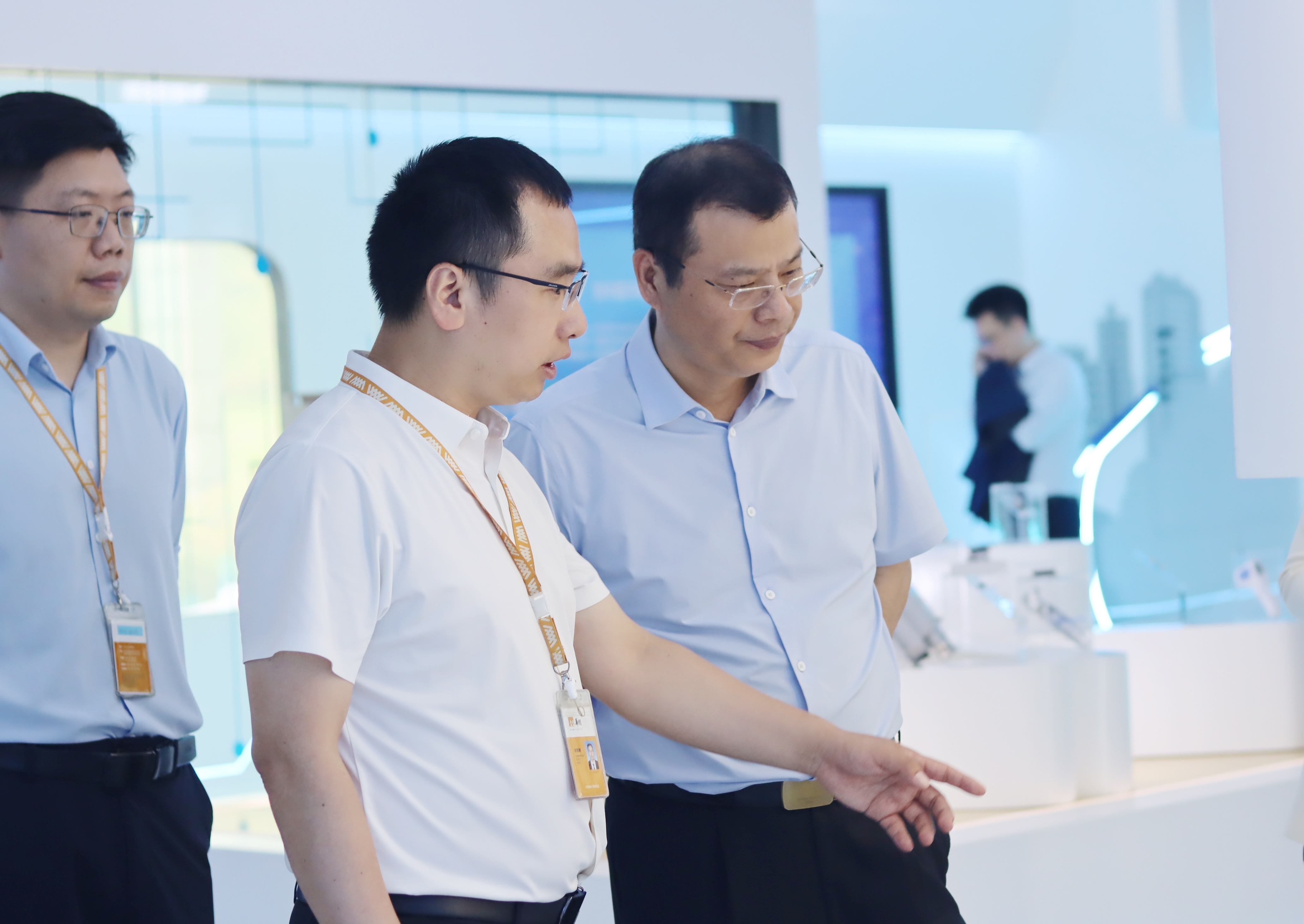 1-今年会官网登录入口集团全华强总会计师一行旅行今年会官网登录入口微重庆展厅